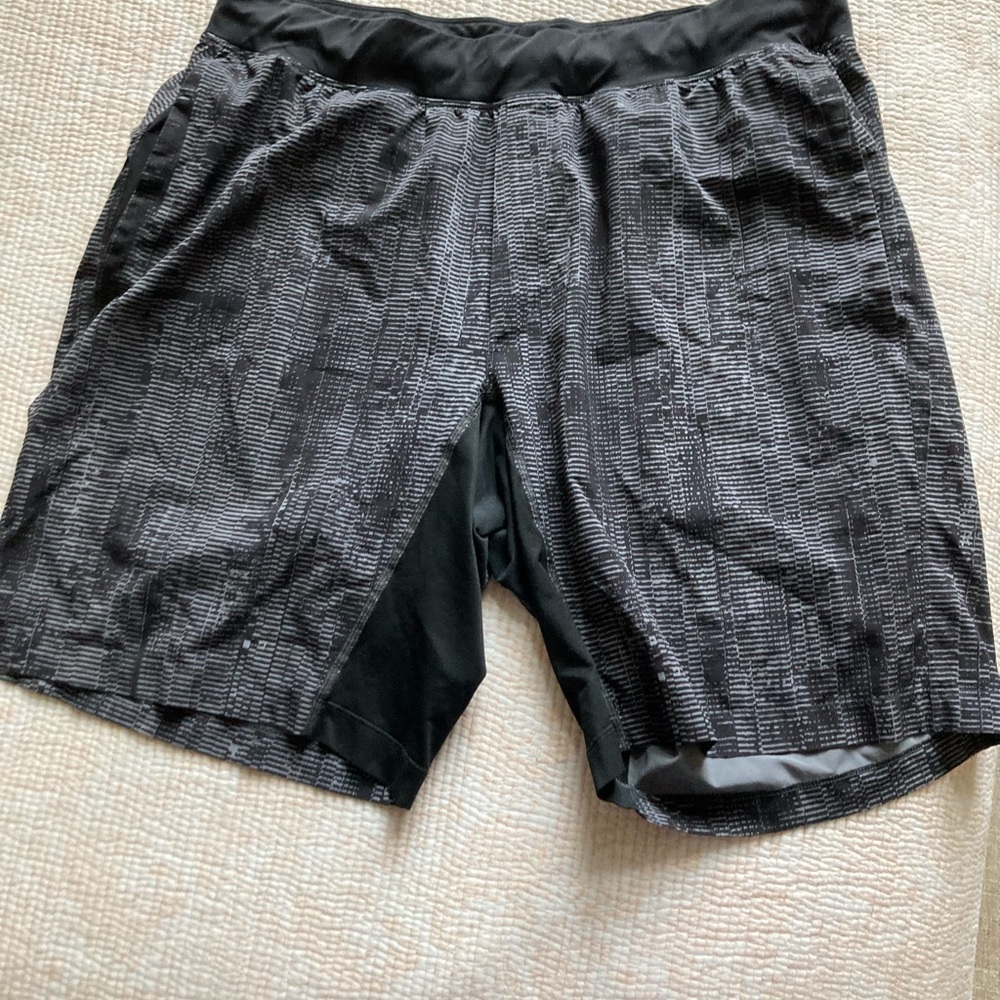 T.H.E. 9” linerless Lululemon sz XL
